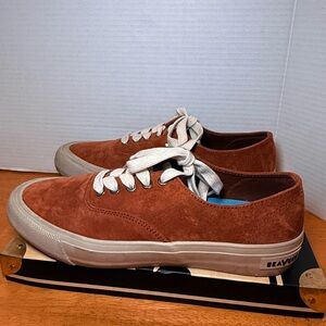 SeaVees
Men's Legend X Suede Low-Top Sneakers  sz 9